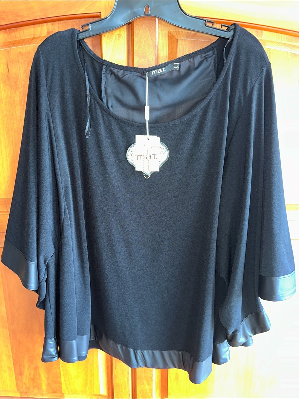 MAT brand Boutique Find Black Women's Round-Neck, Flutter Sleeve Top L/XL NWT,